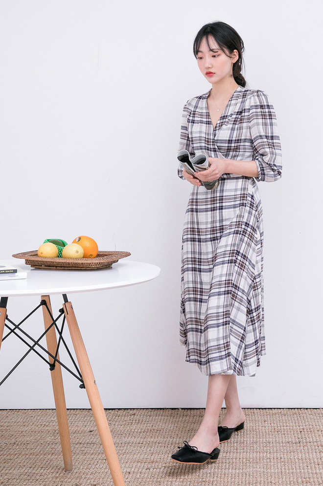Hè này đúng là phải mặc váy quấn, vì chọn kiểu gì thì nhìn cũng xinh xắn và dễ thương Hè này đúng là phải mặc váy quấn, vì chọn kiểu gì thì nhìn cũng xinh xắn và dễ thương
